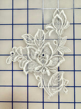 Appliques -  6-inch White Vintage Motifs